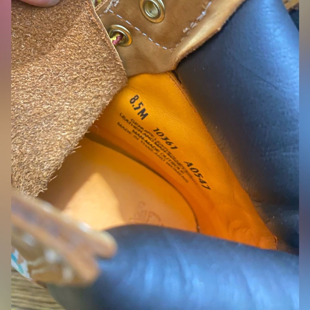 Classic Timberland Boots Heart Design - Picture 14 of 15